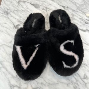 *NEW* Victoria’s Secret Slippers size  L